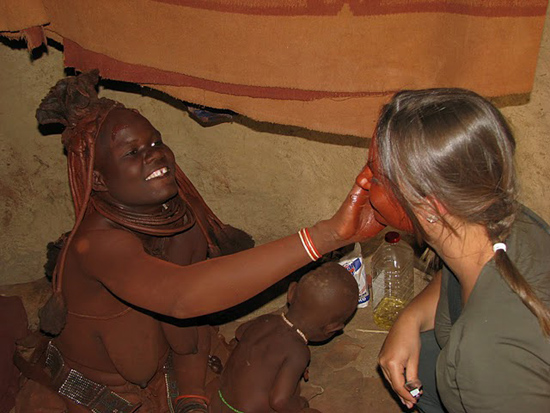 De l'ocre sur le visage